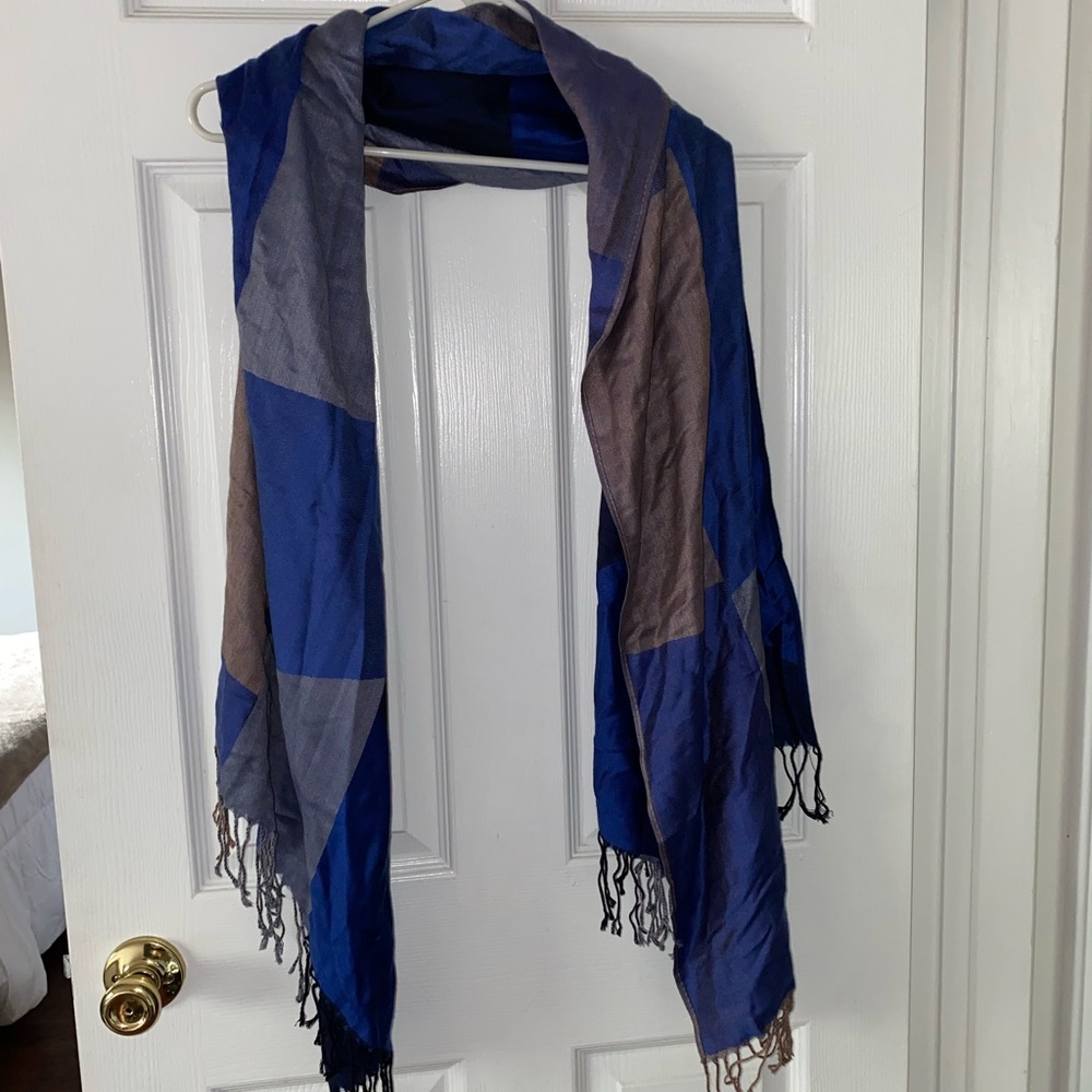 Scarf - Picture 3 of 9